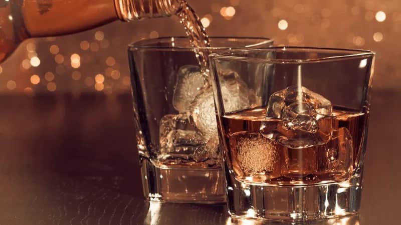 Jak zrobić whisky z wódki - prosty przepis na wyjątkowy smak