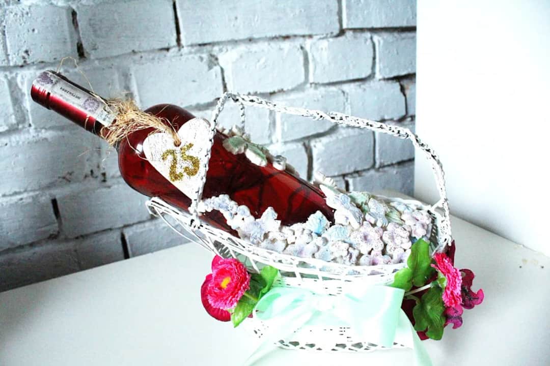 Jak ozdobić butelkę wódki na prezent - kreatywne pomysły na dekorację