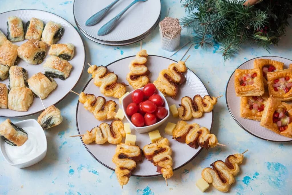 Proste i smaczne przekąski na imprezę, które zachwycą gości
