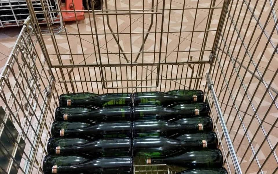 Jak przechowywać wino w butelkach, aby uniknąć jego zepsucia?