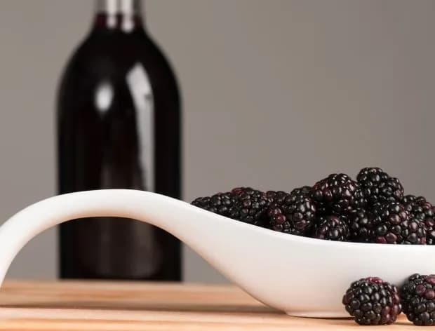 Jak zrobic wino z jeżyn - prosta receptura na domowe wino Jak zrobic wino z jeżyn - prosta receptura na domowe wino